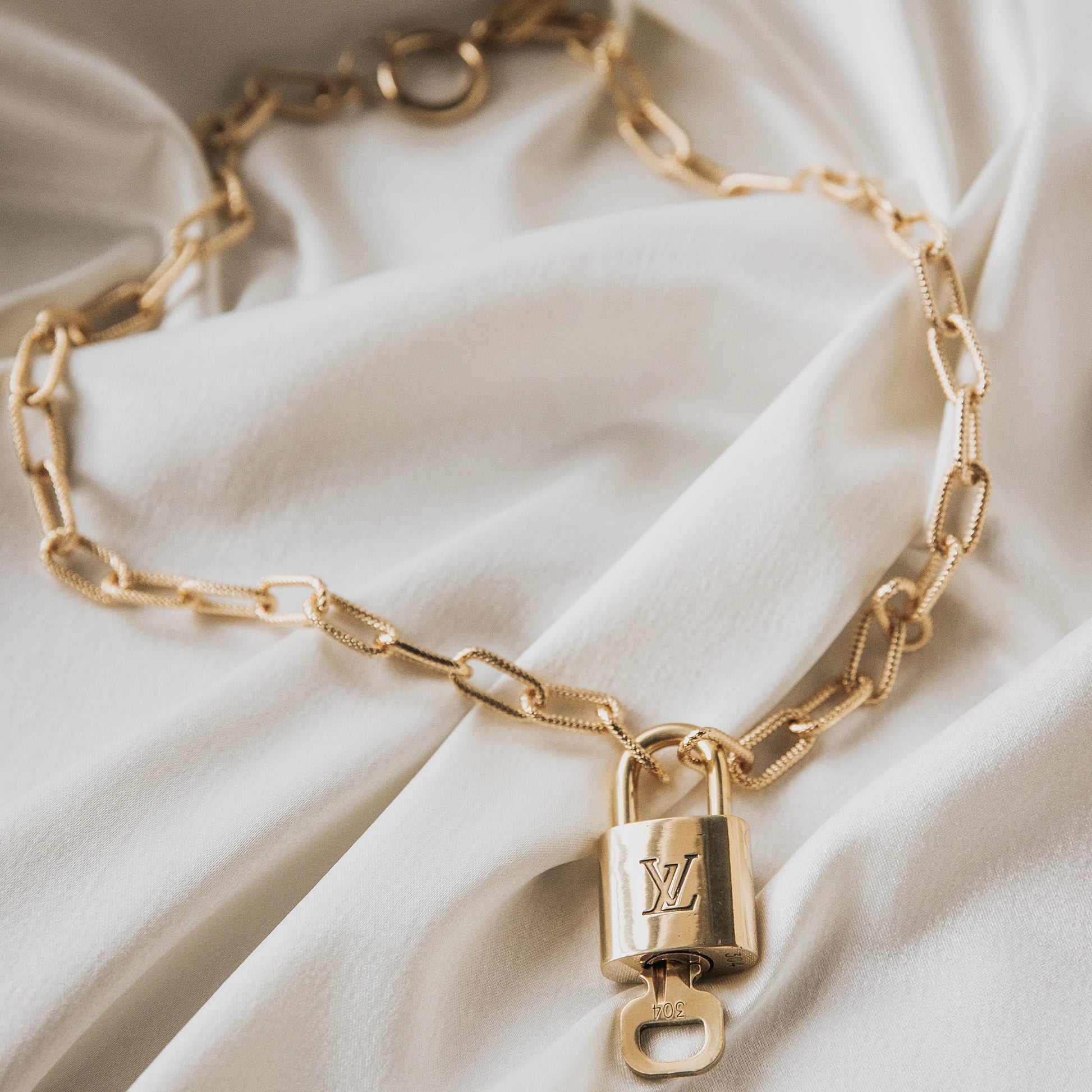 Louis Vuitton lock Necklace gold – 1929 Galore